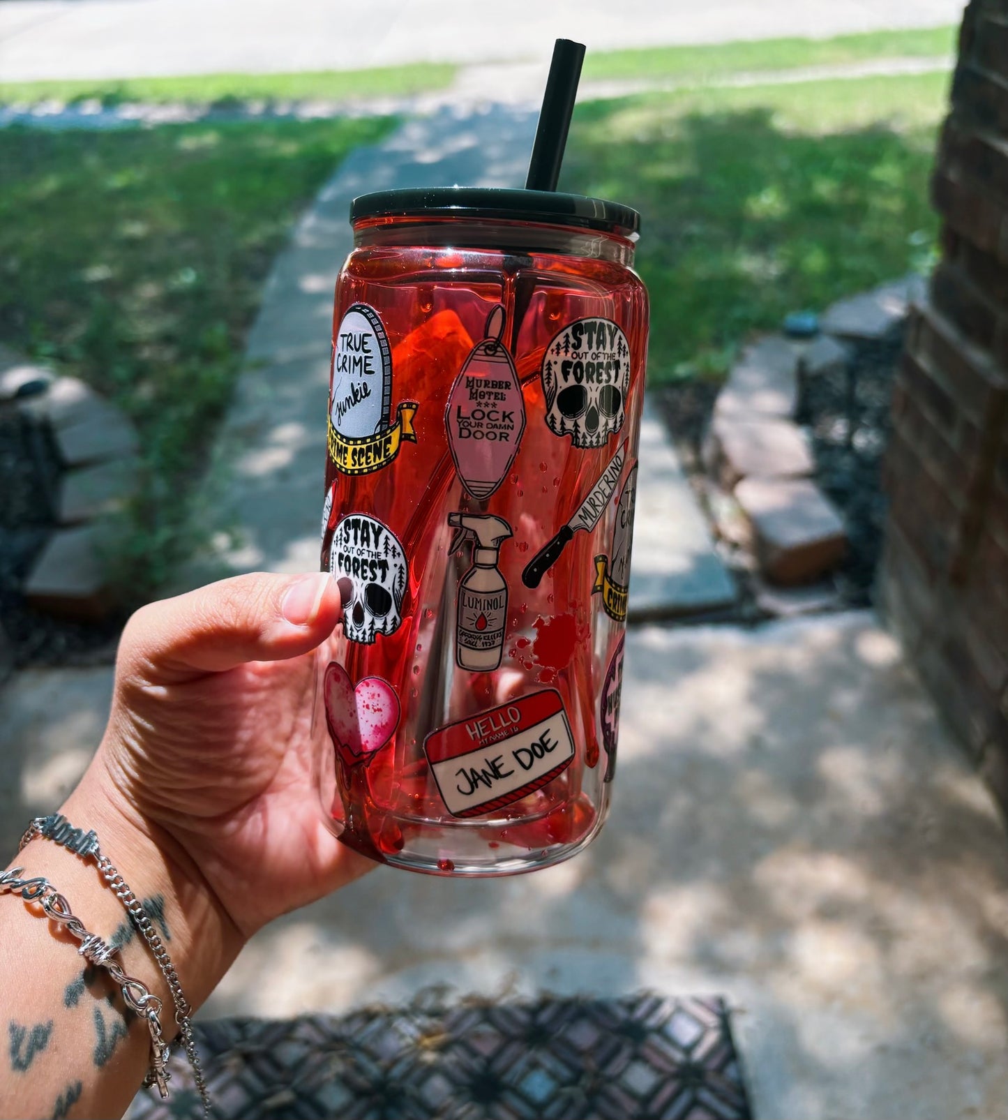 16oz Red Horror Movie