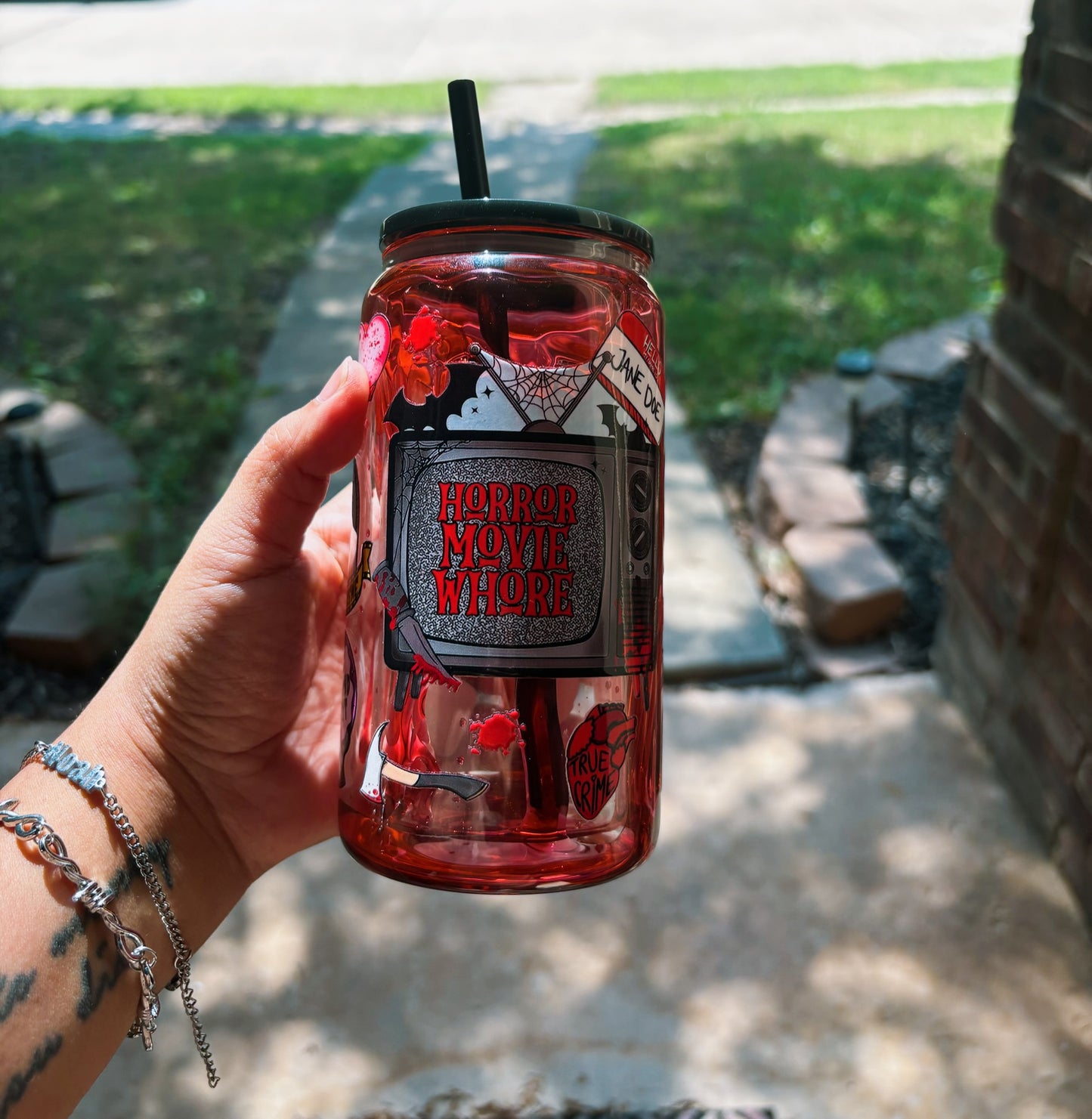 16oz Red Horror Movie